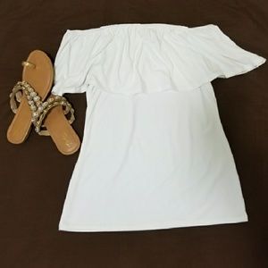 🍧White Off the Shoulder Top.